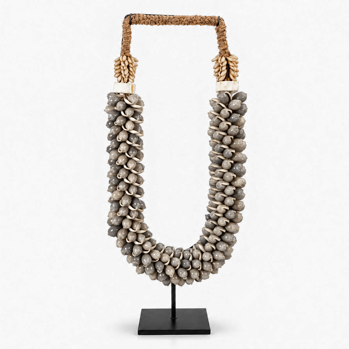 Schelpenketting op Standaard Hoog - Grijs/Bruin - H 55 cm