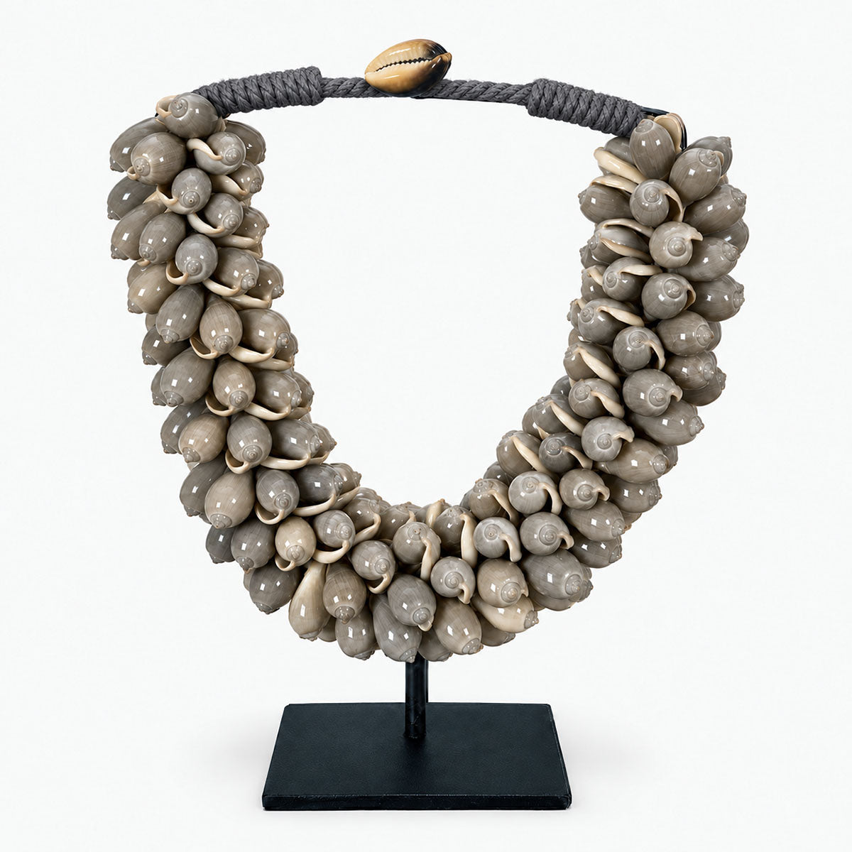 Schelpenketting op Standaard - Grijs/Bruin - H 32 cm