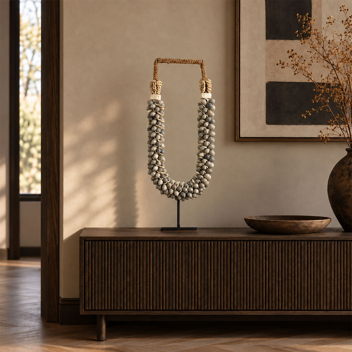 Schelpenketting op Standaard Hoog - Grijs/Bruin - H 55 cm