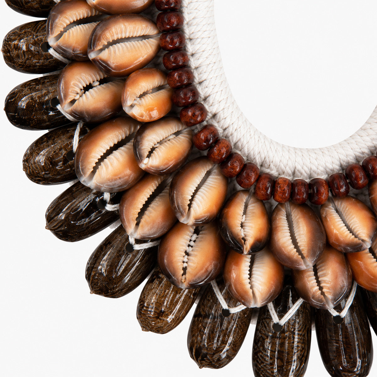 Schelpenketting op Standaard - Bruin/Wit - H 26 cm