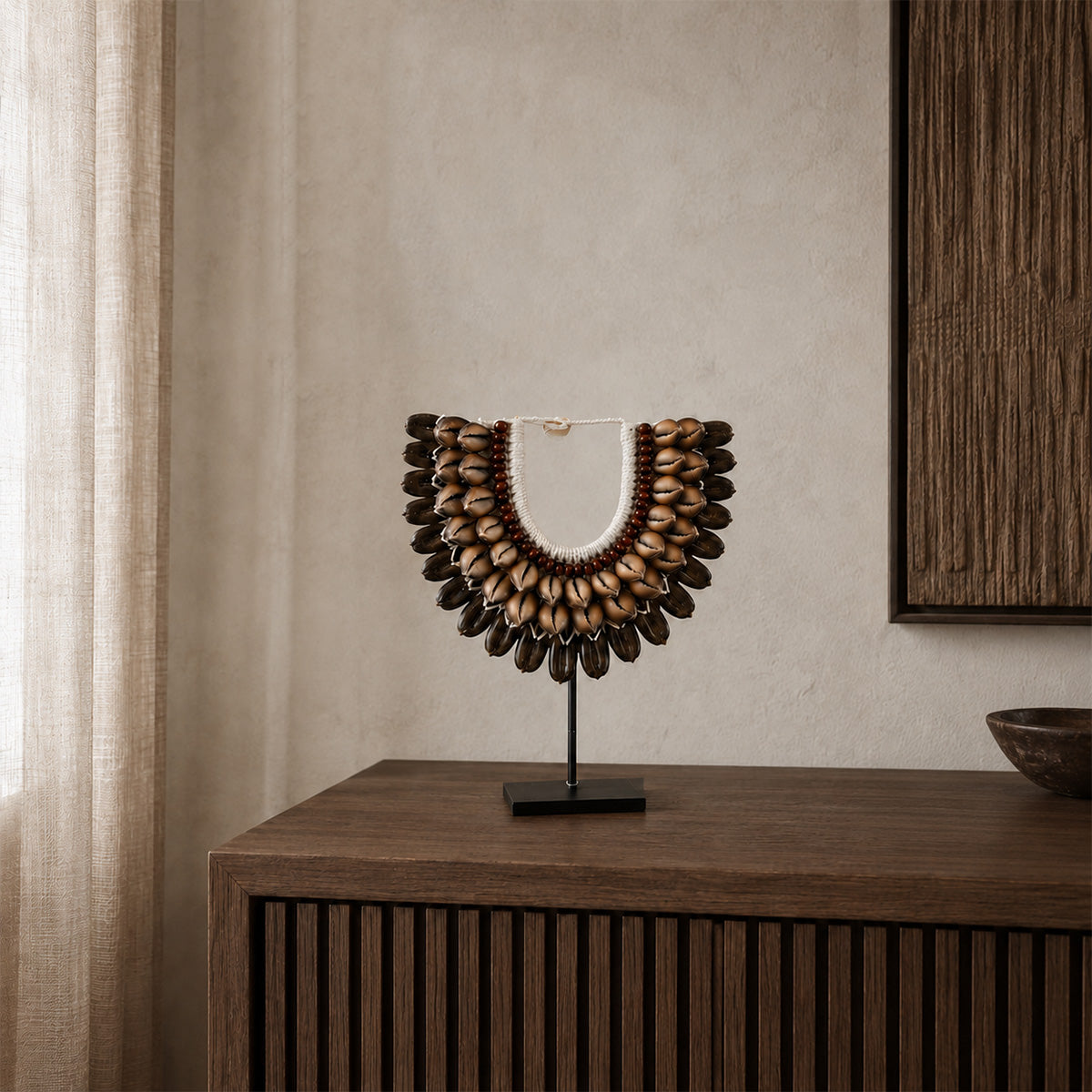 Schelpenketting op Standaard - Bruin/Wit - H 26 cm