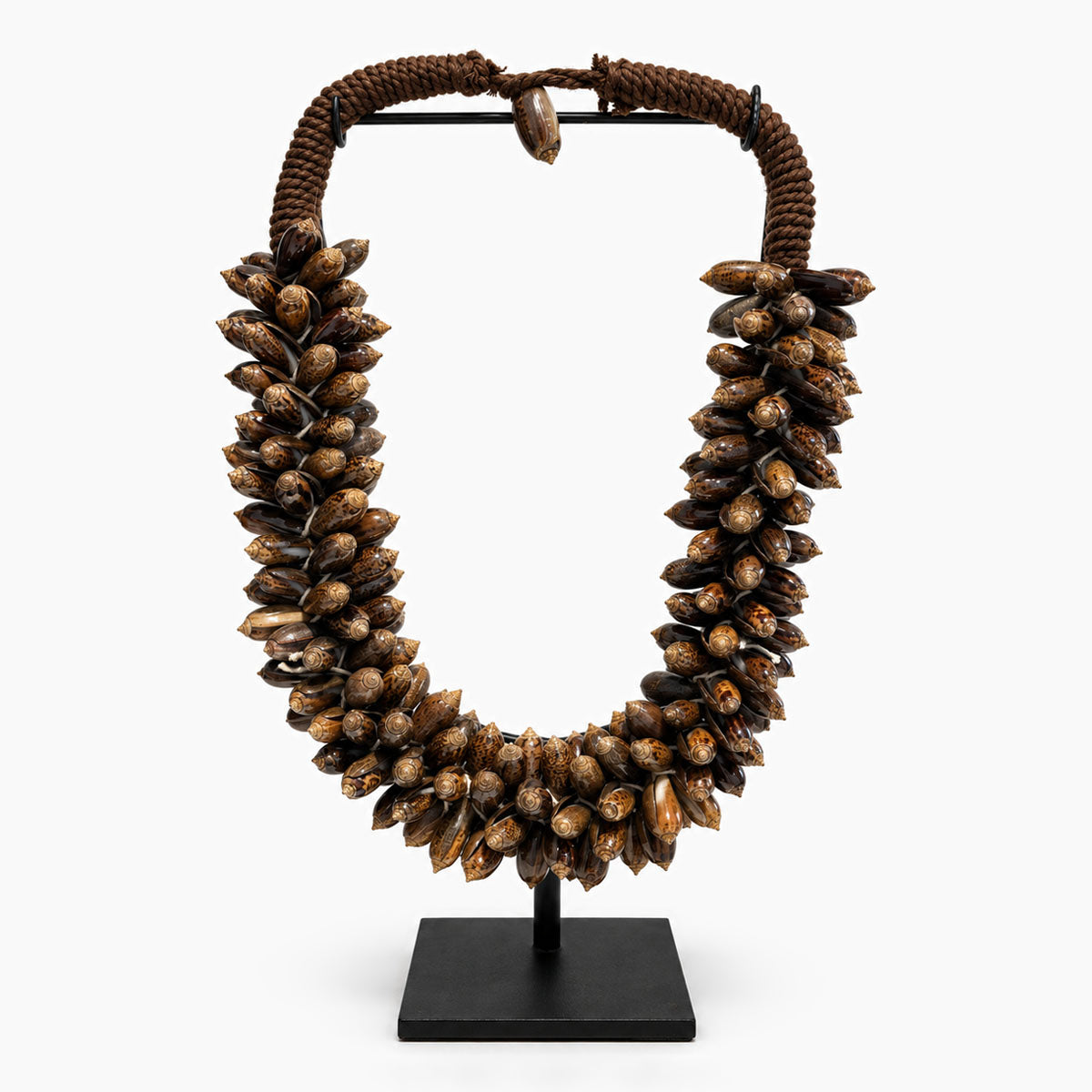 Schelpenketting op Standaard - Bruin - H 32 cm