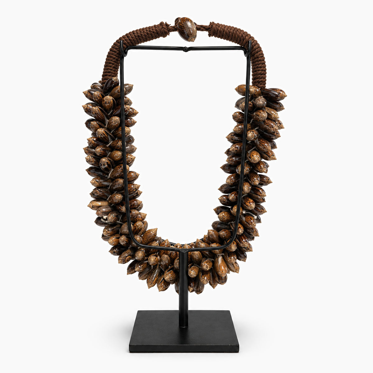 Schelpenketting op Standaard - Bruin - H 32 cm