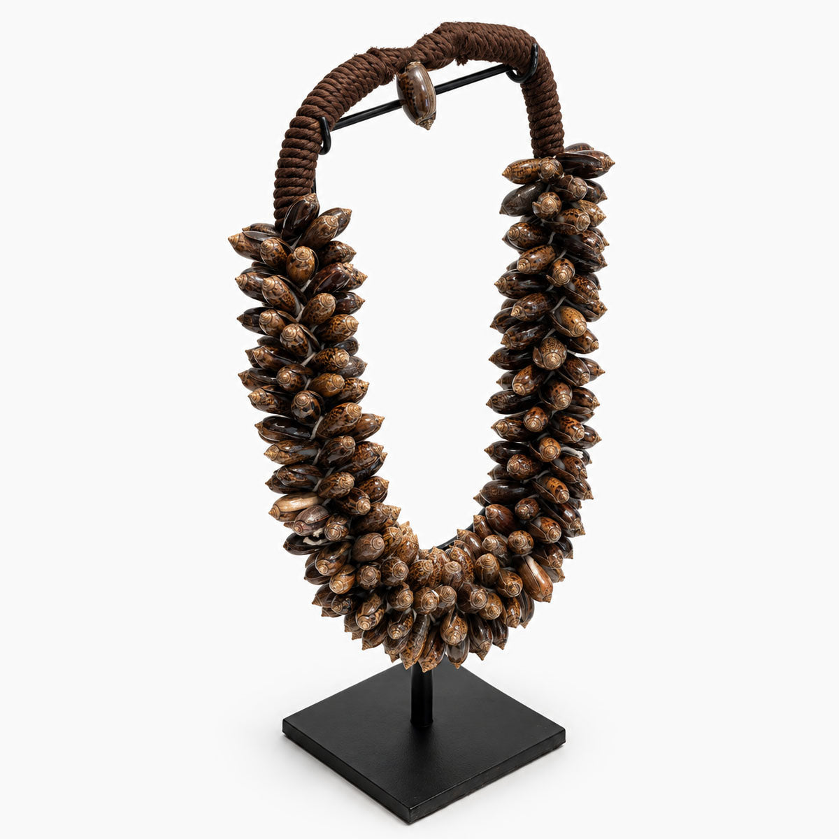 Schelpenketting op Standaard - Bruin - H 32 cm