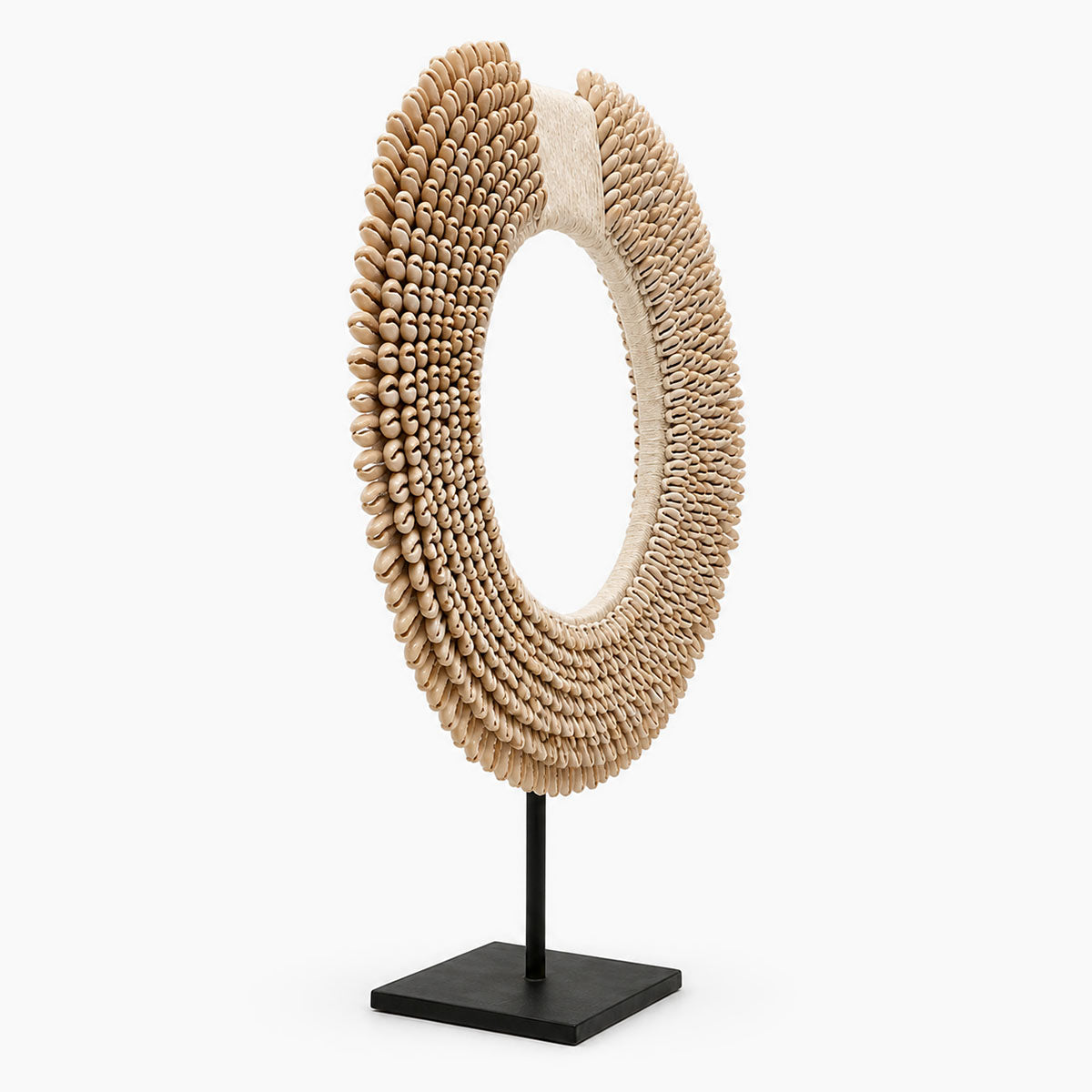 Schelpenketting Rond op Standaard - Beige/Wit - H 38 cm