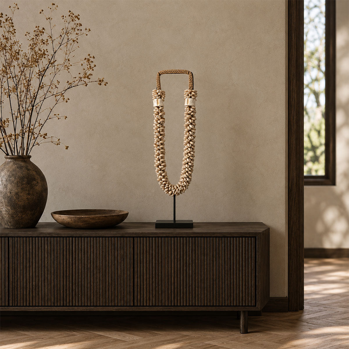 Schelpenketting op Standaard Hoog - Beige/Wit - H 55 cm