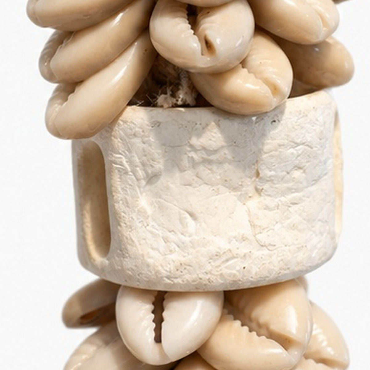 Schelpenketting op Standaard Hoog - Beige/Wit - H 55 cm