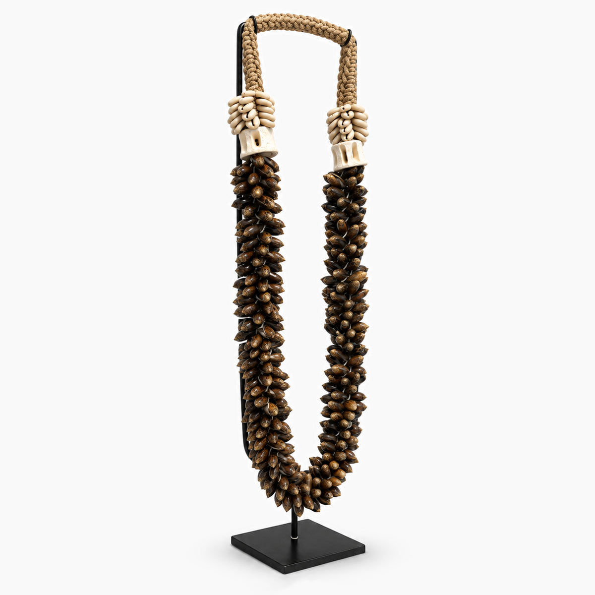 Schelpenketting op Standaard Hoog - Bruin - H 55 cm